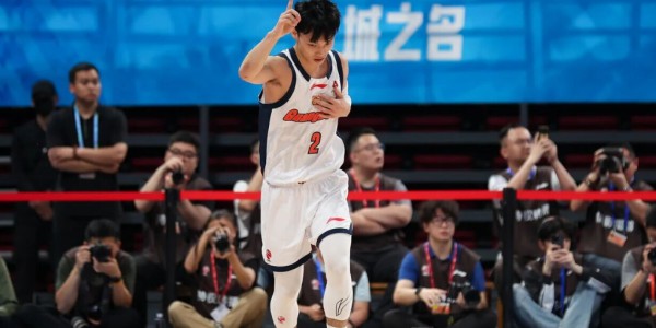 PG电子-广东男篮今日早报！主场球票遭遇哄抢，杜峰指导或主动变阵，徐昕入选中国男篮