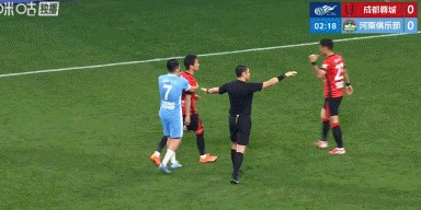 pg电子试玩-半场：成都1-0河南，索罗金头球破门